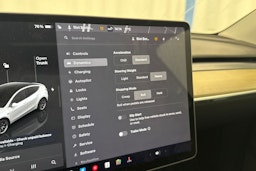 valkoinen Tesla Model Y 2023 kuva 24.