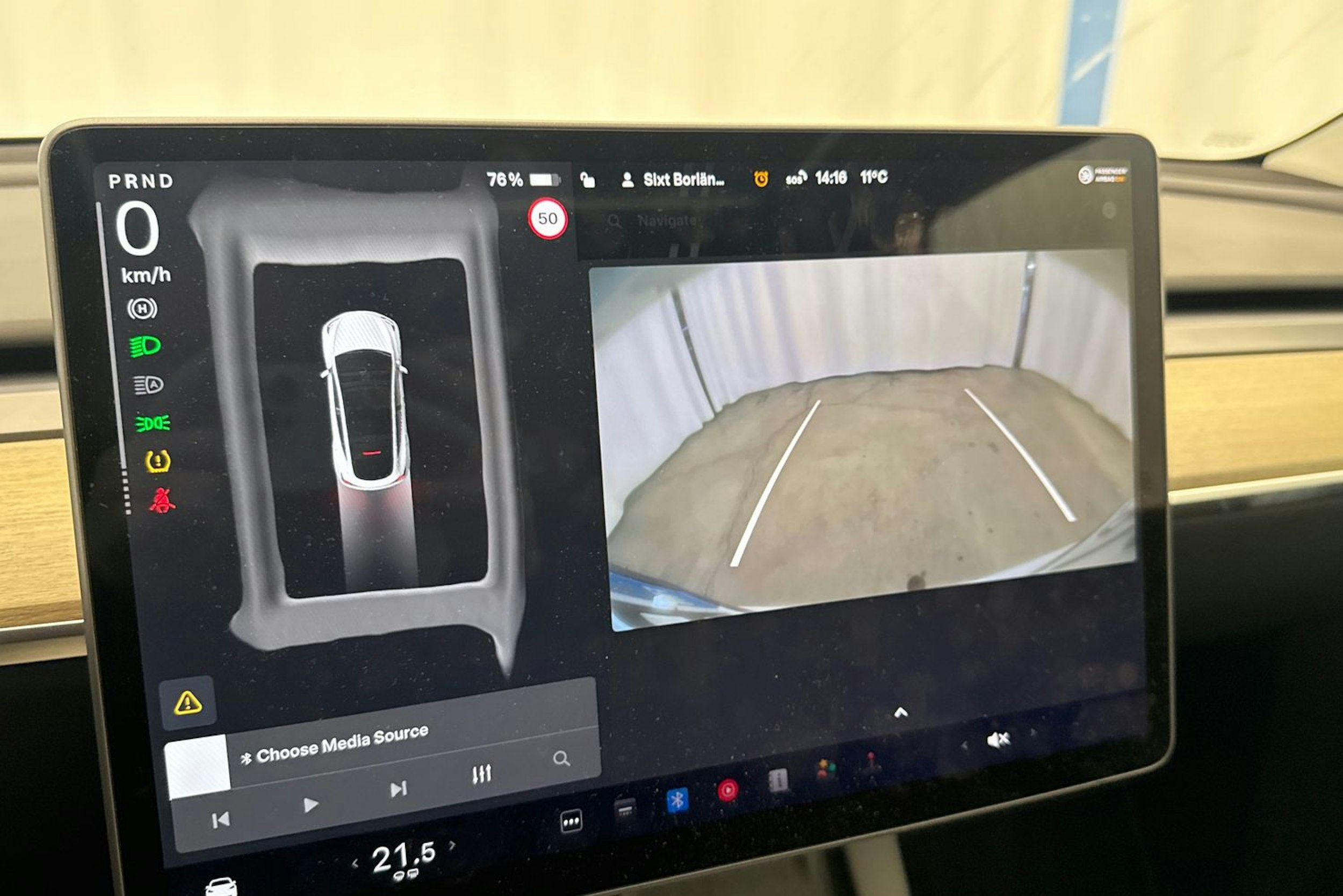 valkoinen Tesla Model Y 2023 kuva 28.