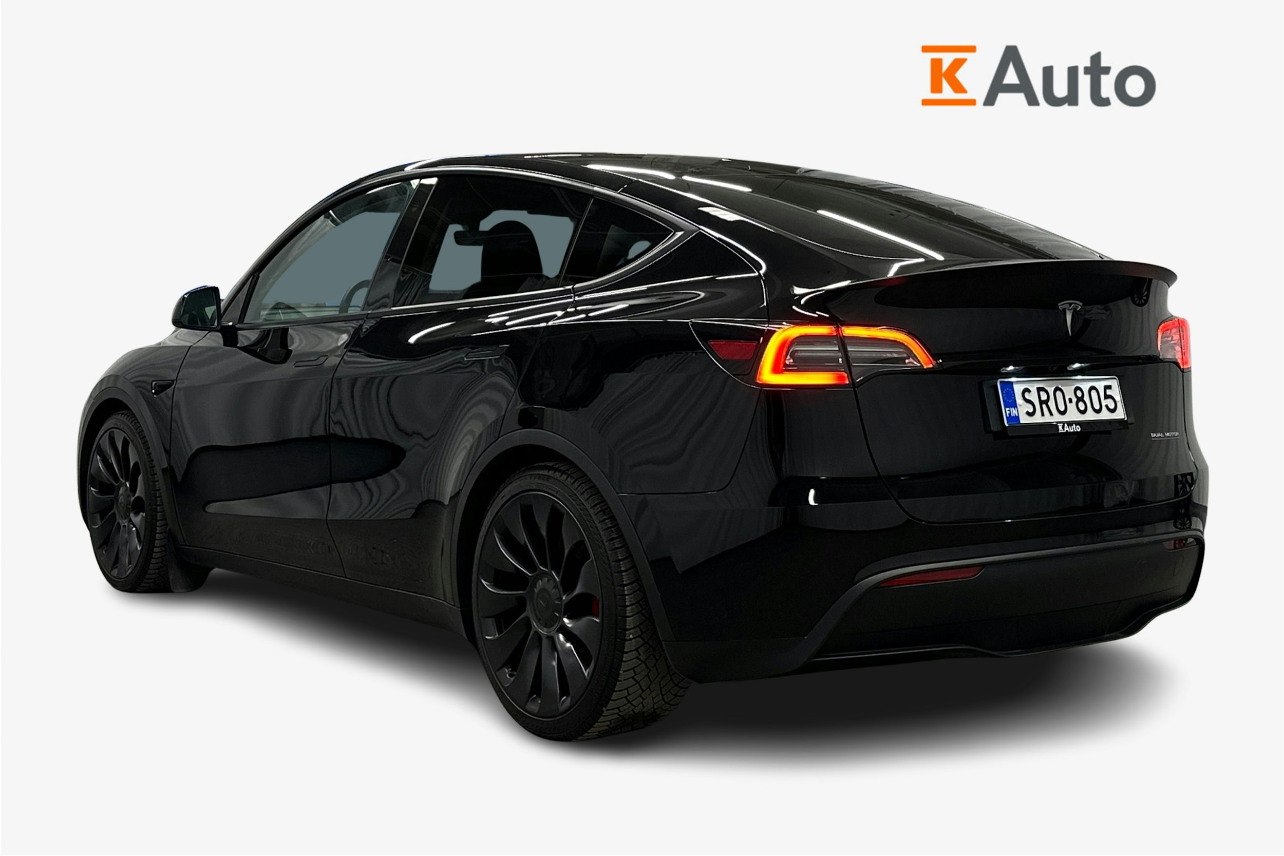 musta Tesla Model Y 2023 kuva 2.