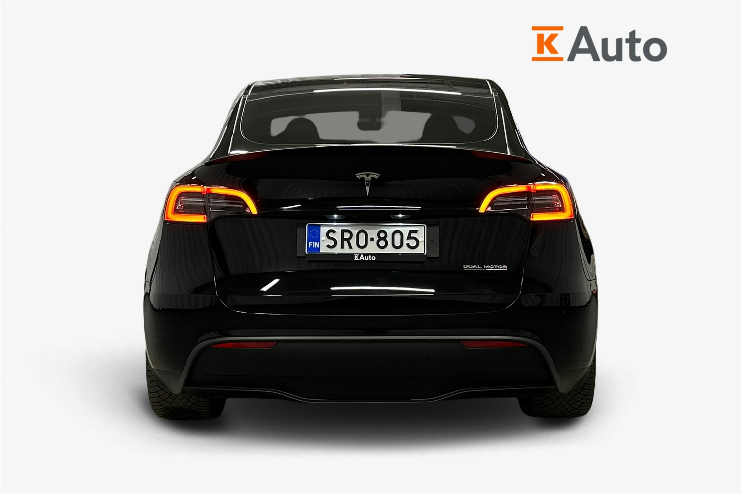 musta Tesla Model Y 2023 kuva 3.