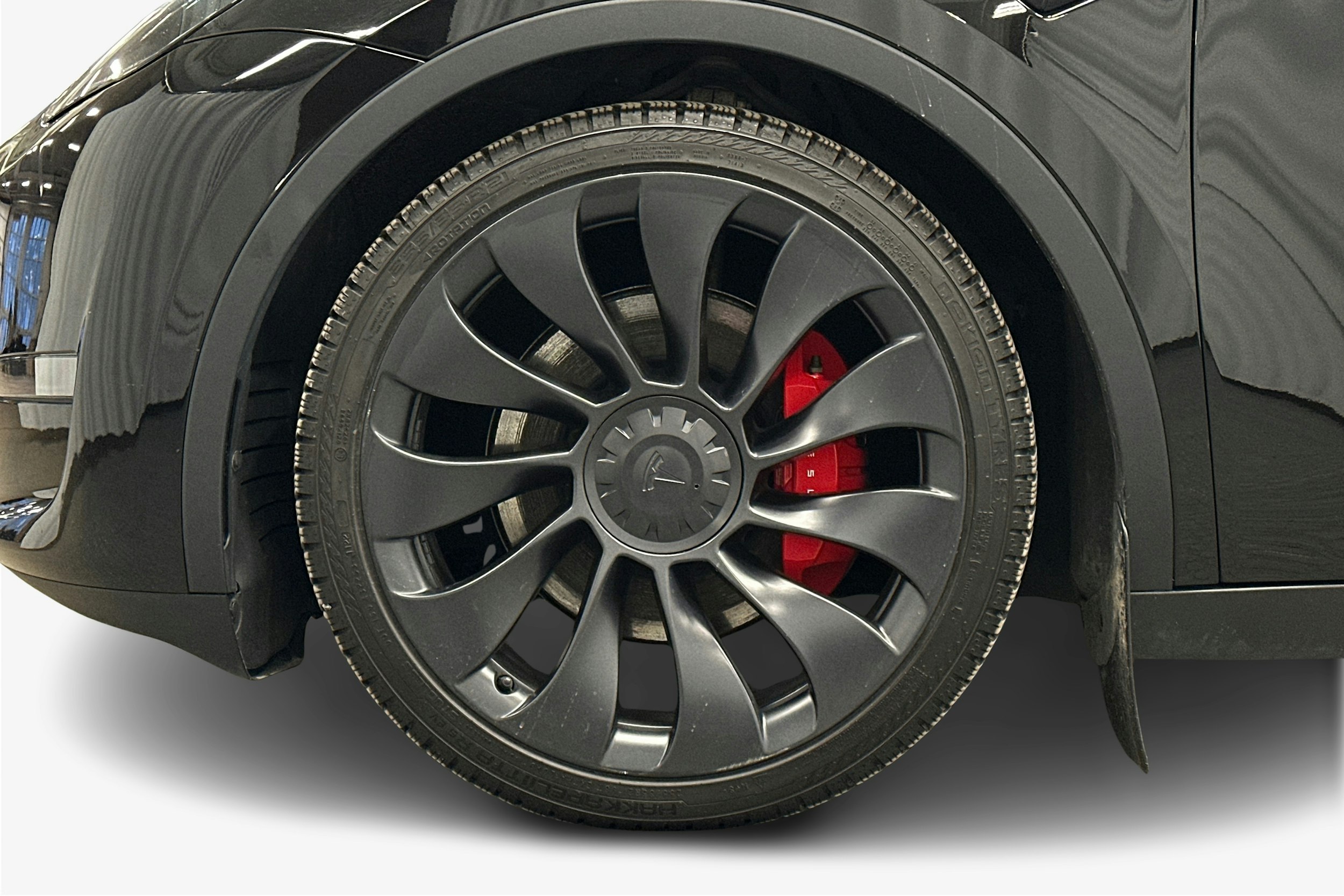 musta Tesla Model Y 2023 kuva 9.