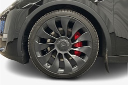 musta Tesla Model Y 2023 kuva 9.