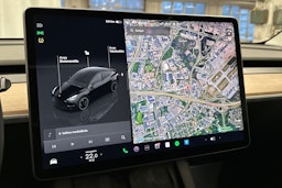 musta Tesla Model Y 2023 kuva 18.