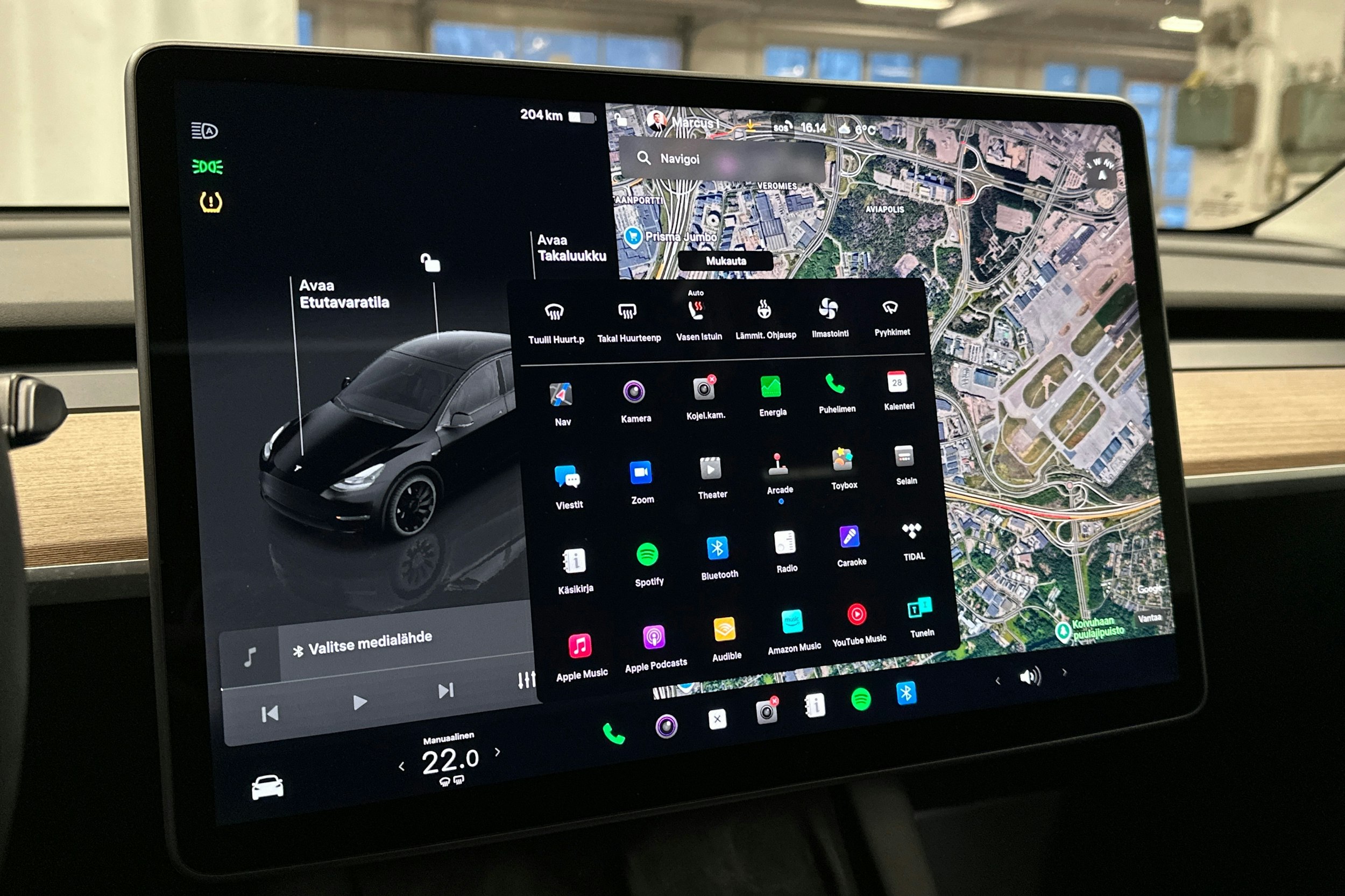 musta Tesla Model Y 2023 kuva 19.