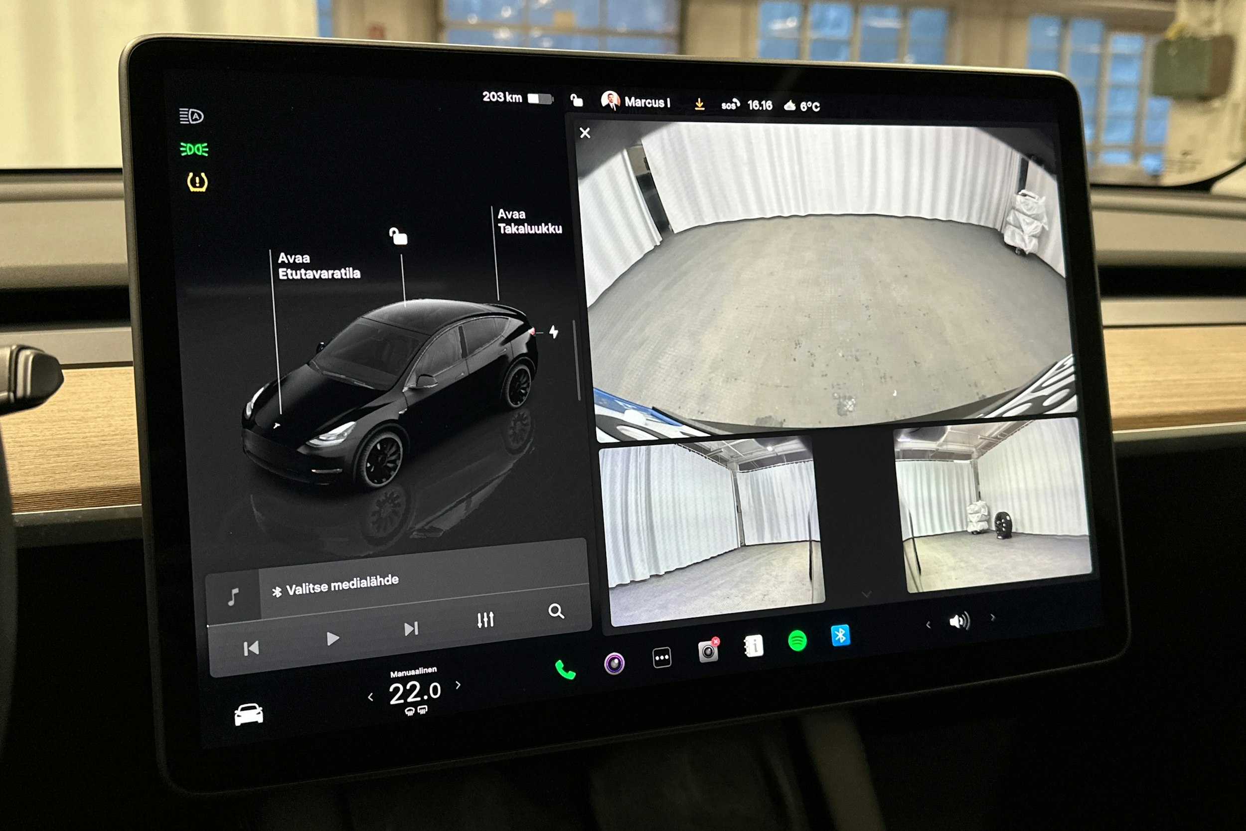 musta Tesla Model Y 2023 kuva 25.