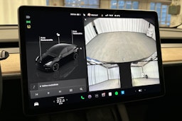 musta Tesla Model Y 2023 kuva 25.