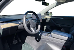 met. sininen Tesla Model Y 2023 kuva 3.