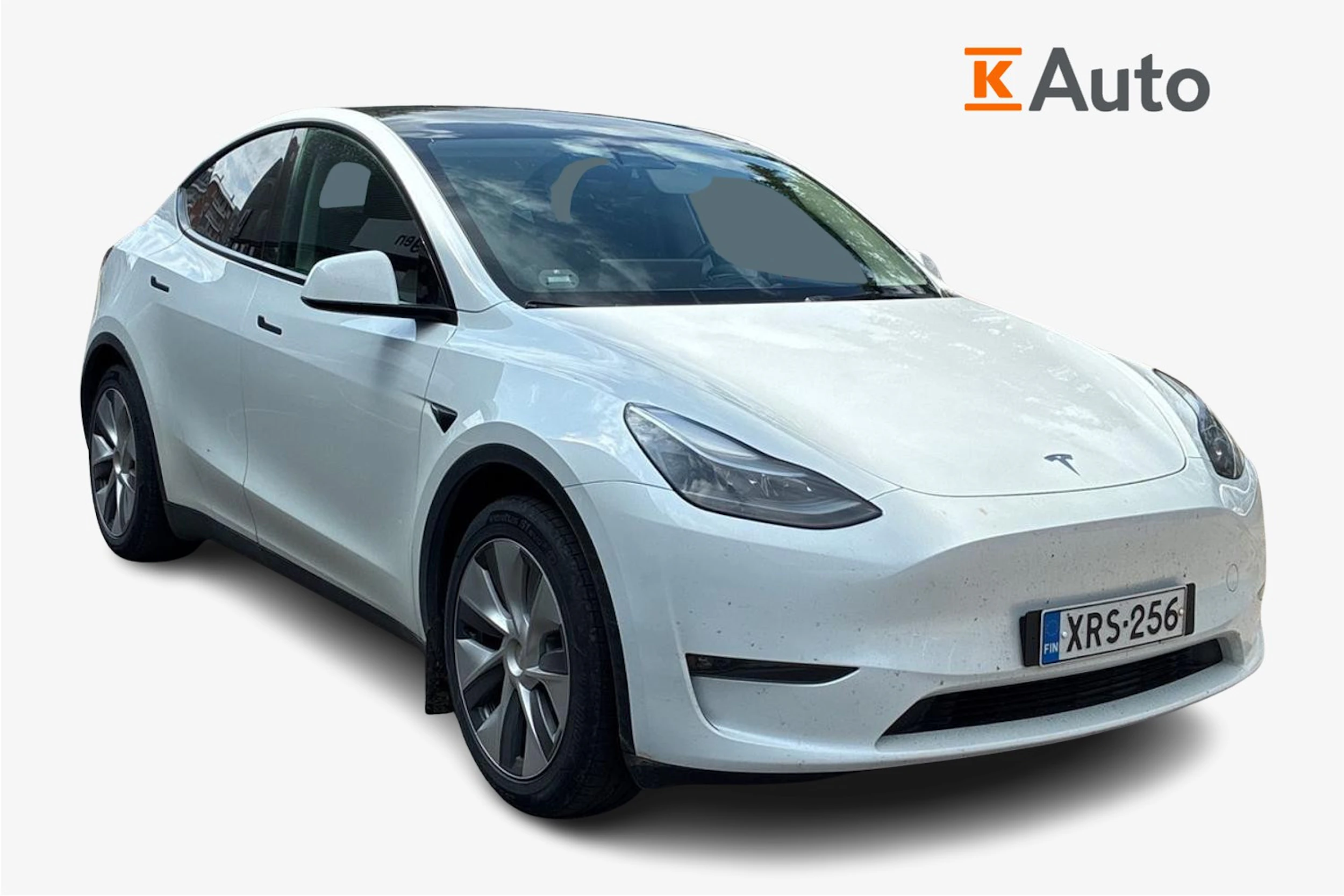valkoinen Tesla Model Y 2023 kuva 1.