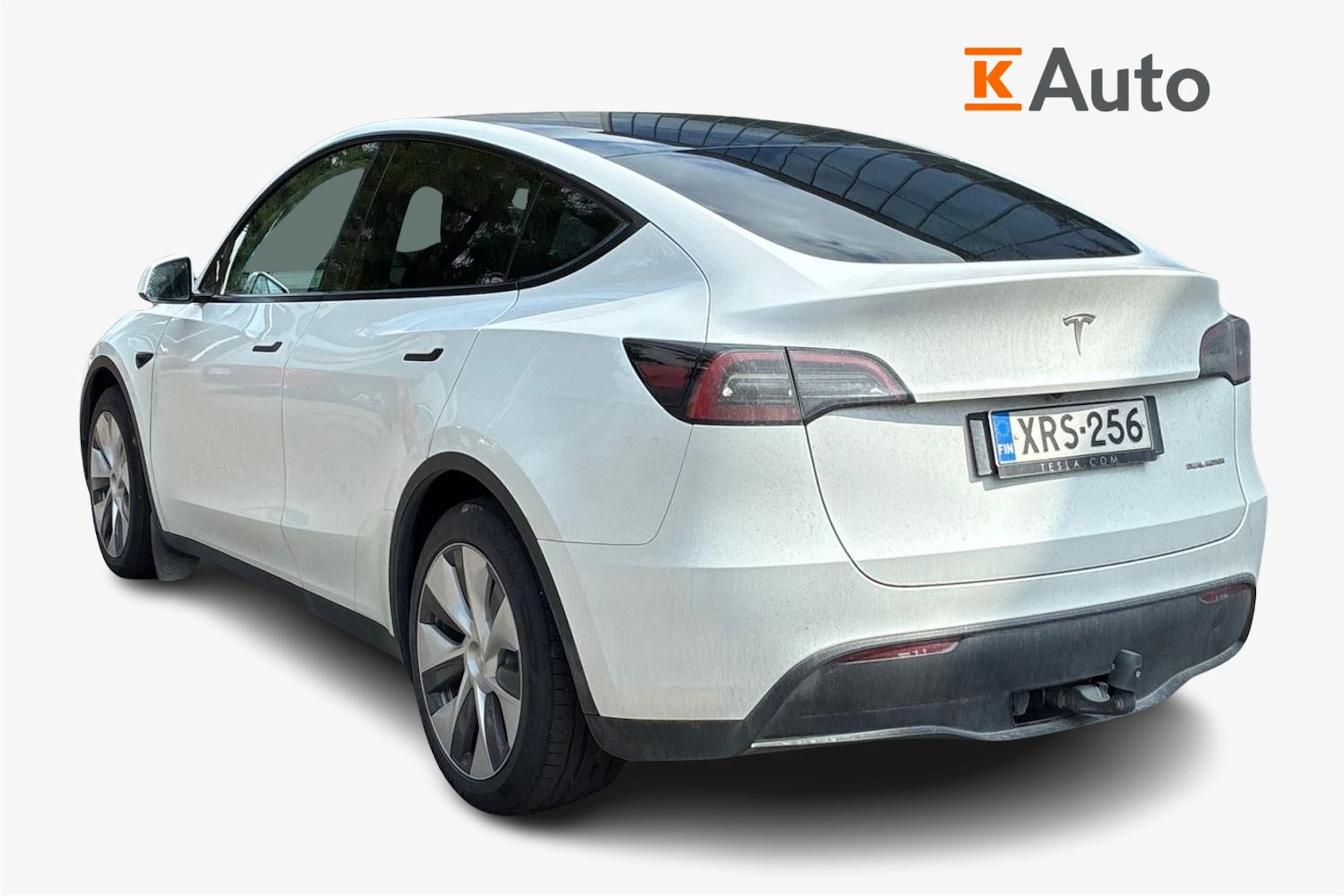 valkoinen Tesla Model Y 2023 kuva 2.