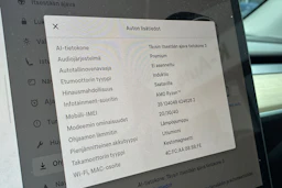 valkoinen Tesla Model Y 2023 kuva 5.