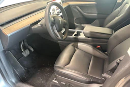harmaa Tesla Model Y 2023 kuva 3.