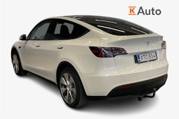 valkoinen Tesla Model Y 2023 kuva 2.