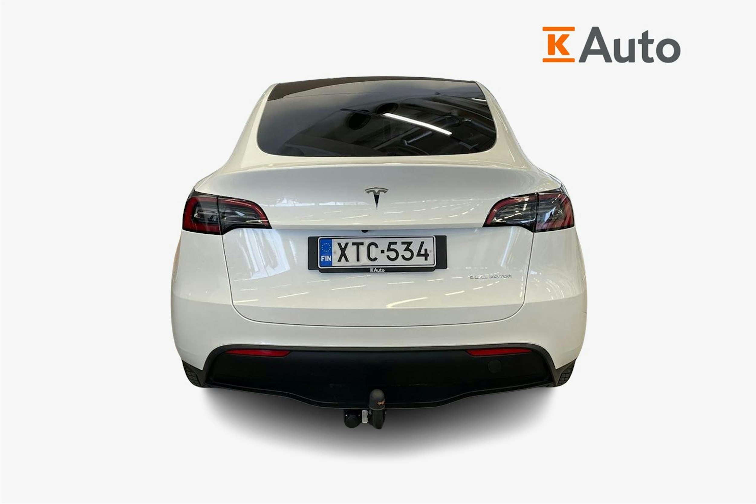 valkoinen Tesla Model Y 2023 kuva 3.
