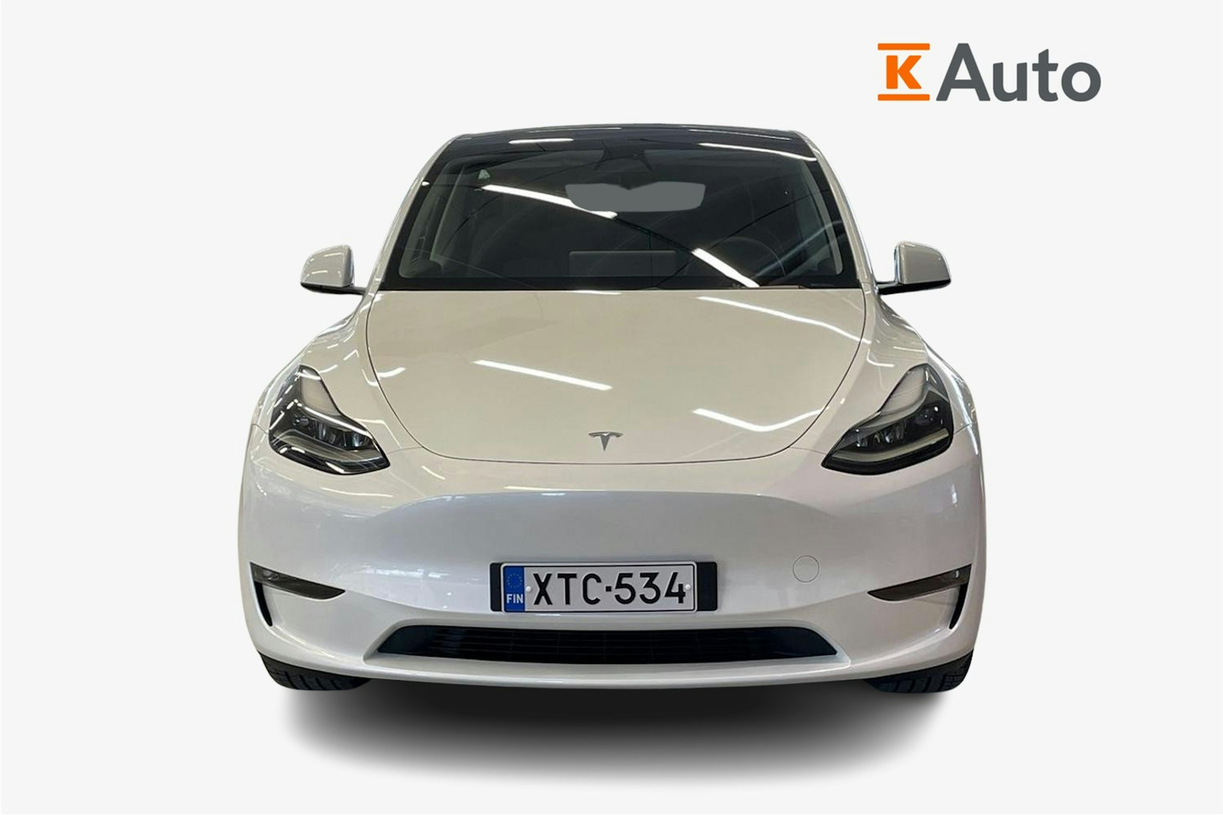 valkoinen Tesla Model Y 2023 kuva 5.