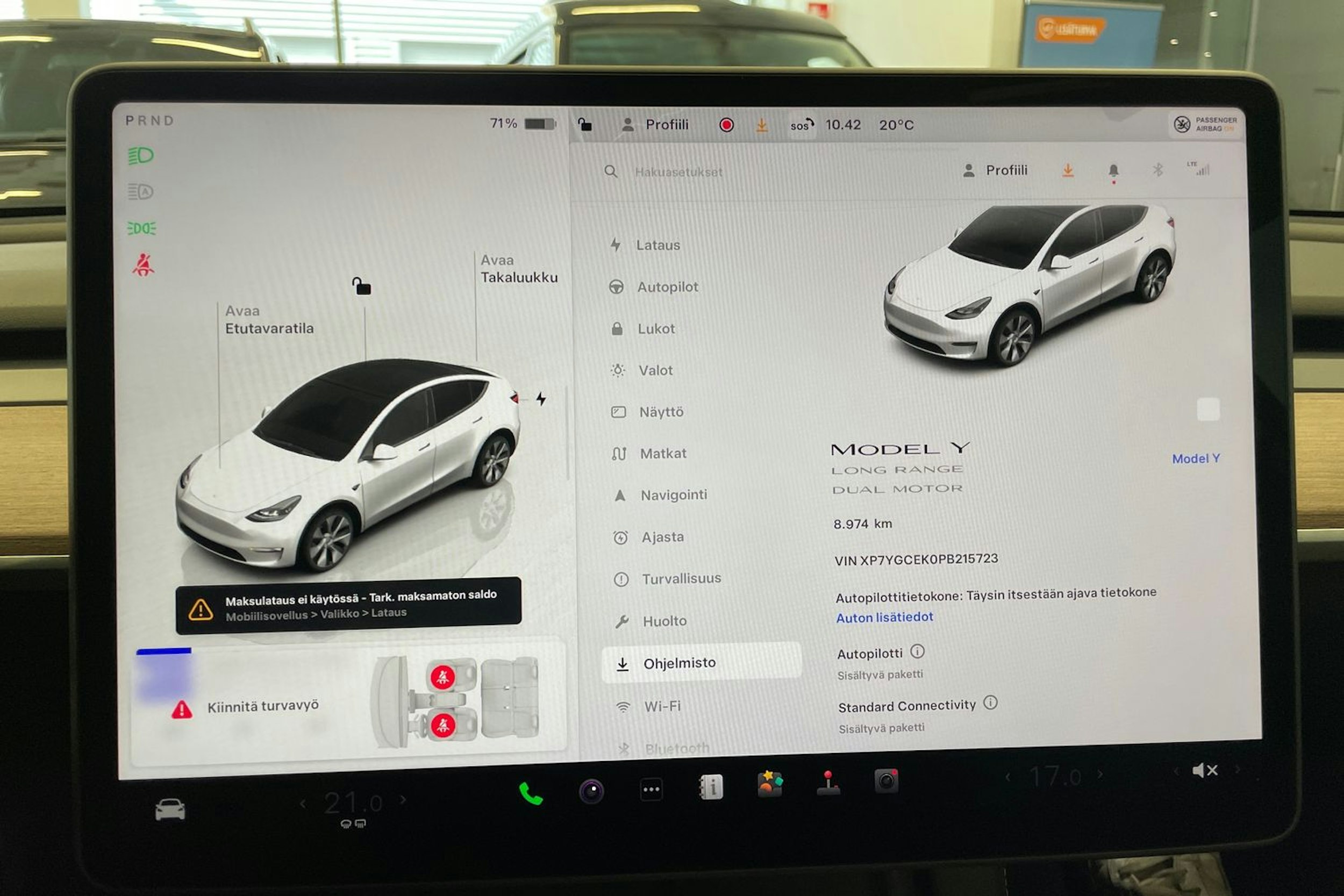 valkoinen Tesla Model Y 2023 kuva 15.