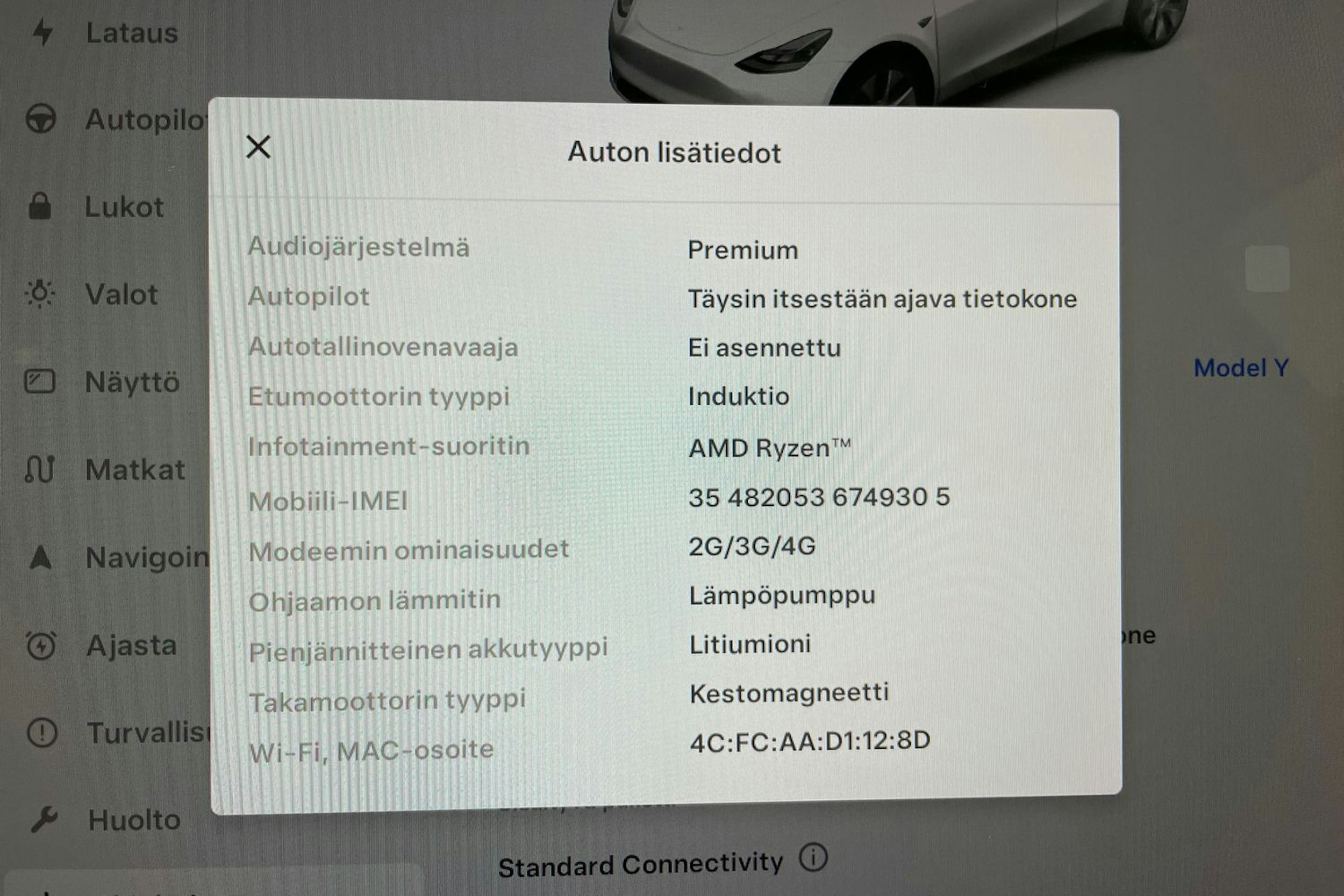 valkoinen Tesla Model Y 2023 kuva 16.
