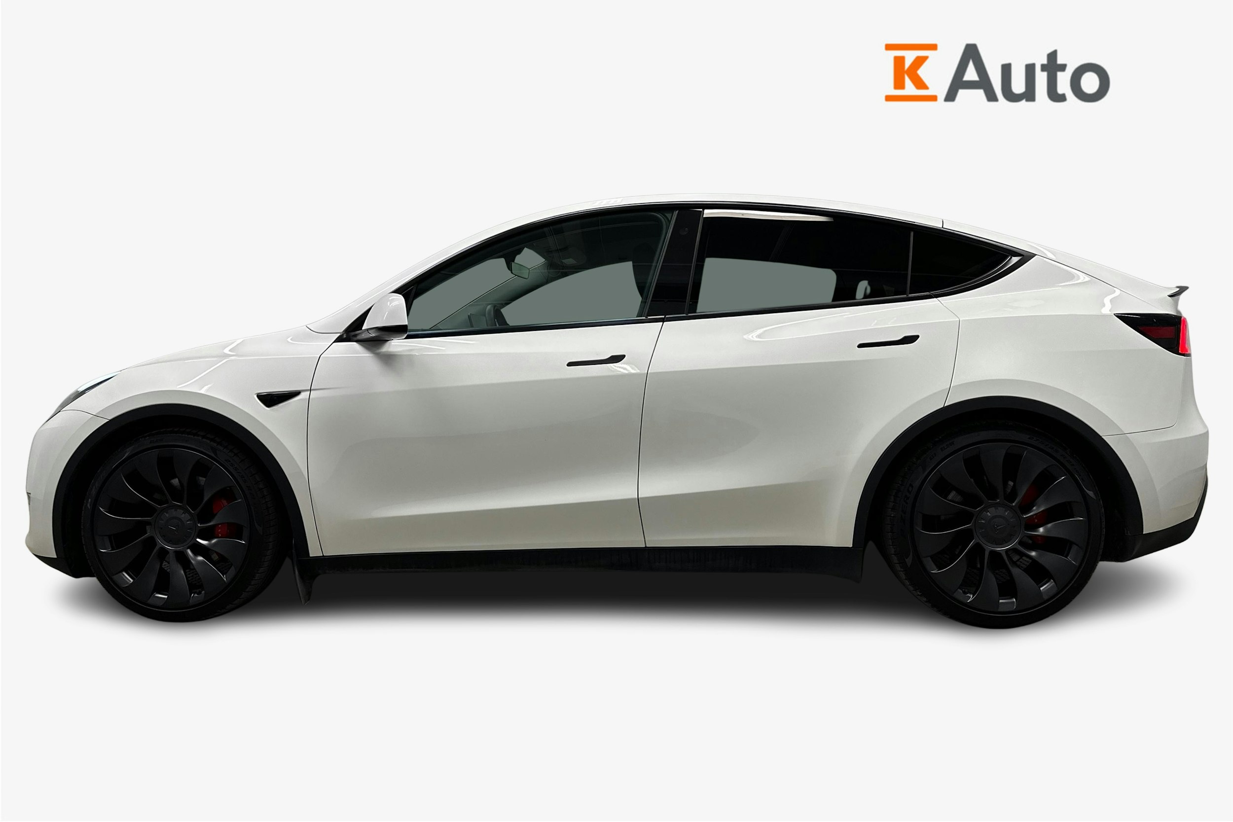 valkoinen Tesla Model Y 2023 kuva 6.