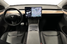 valkoinen Tesla Model Y 2023 kuva 9.