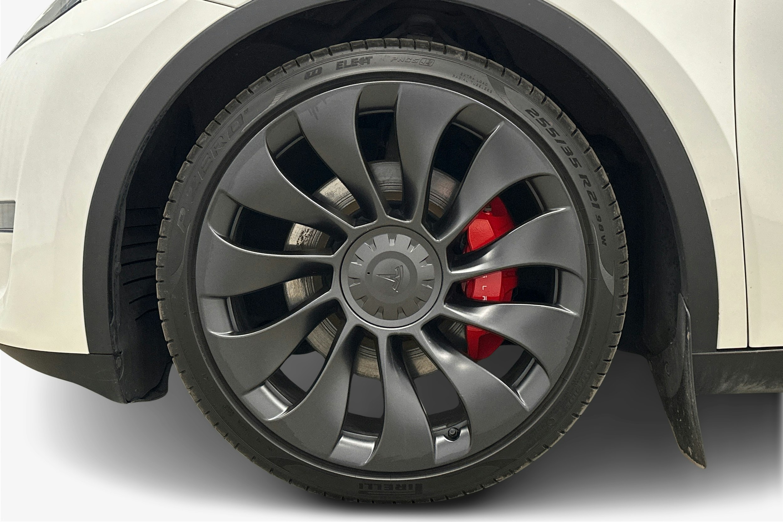 valkoinen Tesla Model Y 2023 kuva 11.