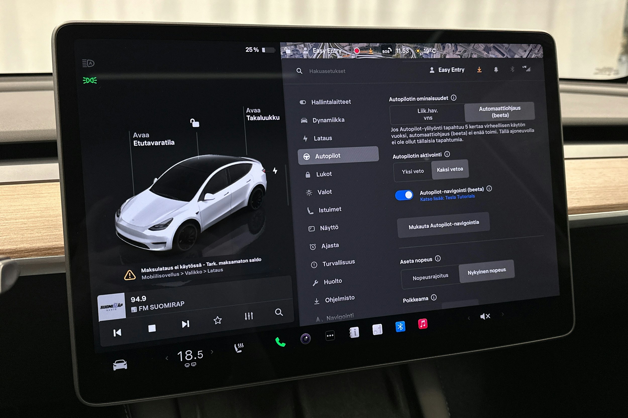 valkoinen Tesla Model Y 2023 kuva 21.