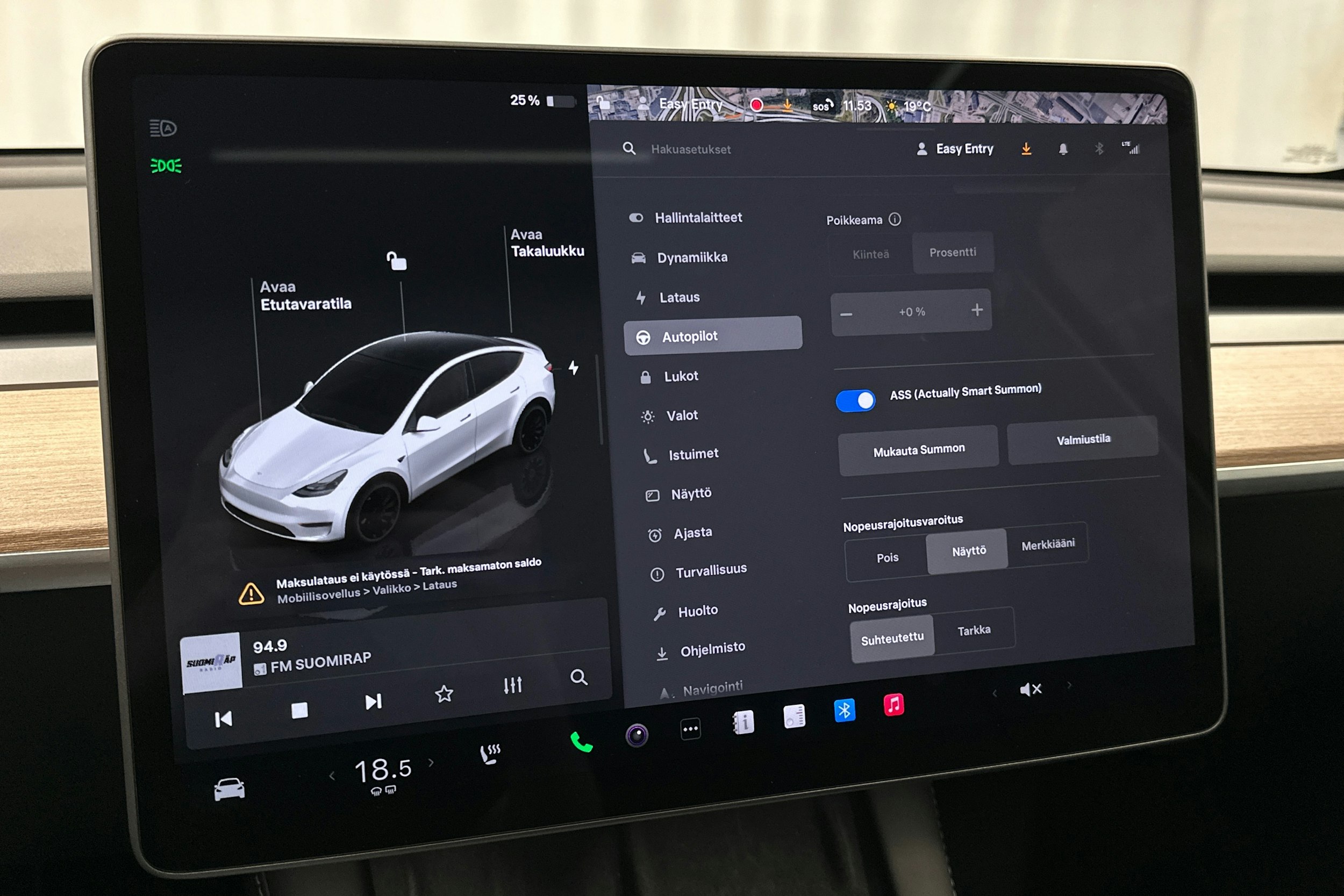 valkoinen Tesla Model Y 2023 kuva 22.