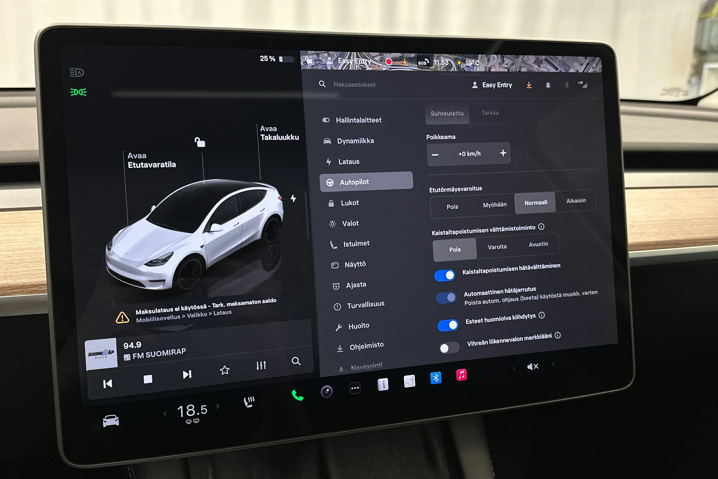 valkoinen Tesla Model Y 2023 kuva 23.