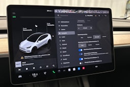 valkoinen Tesla Model Y 2023 kuva 23.