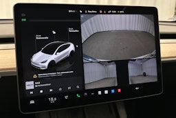 valkoinen Tesla Model Y 2023 kuva 25.