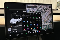 valkoinen Tesla Model Y 2023 kuva 26.