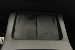 valkoinen Tesla Model Y 2023 kuva 27.