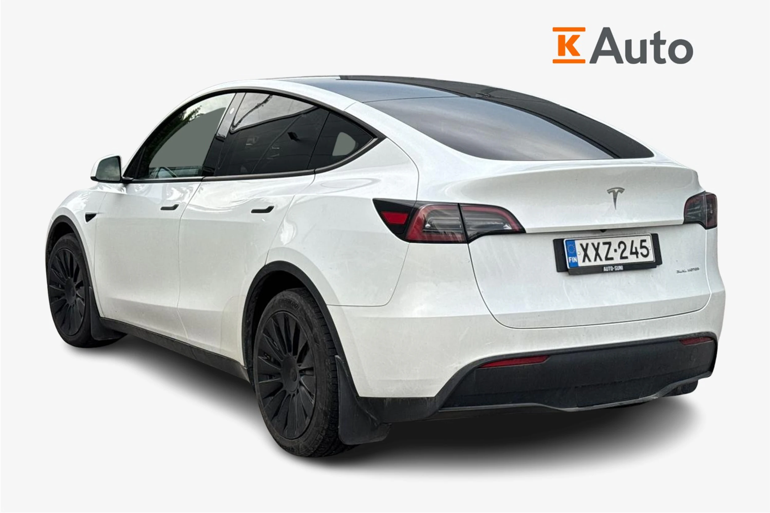 valkoinen Tesla Model Y 2023 kuva 2.