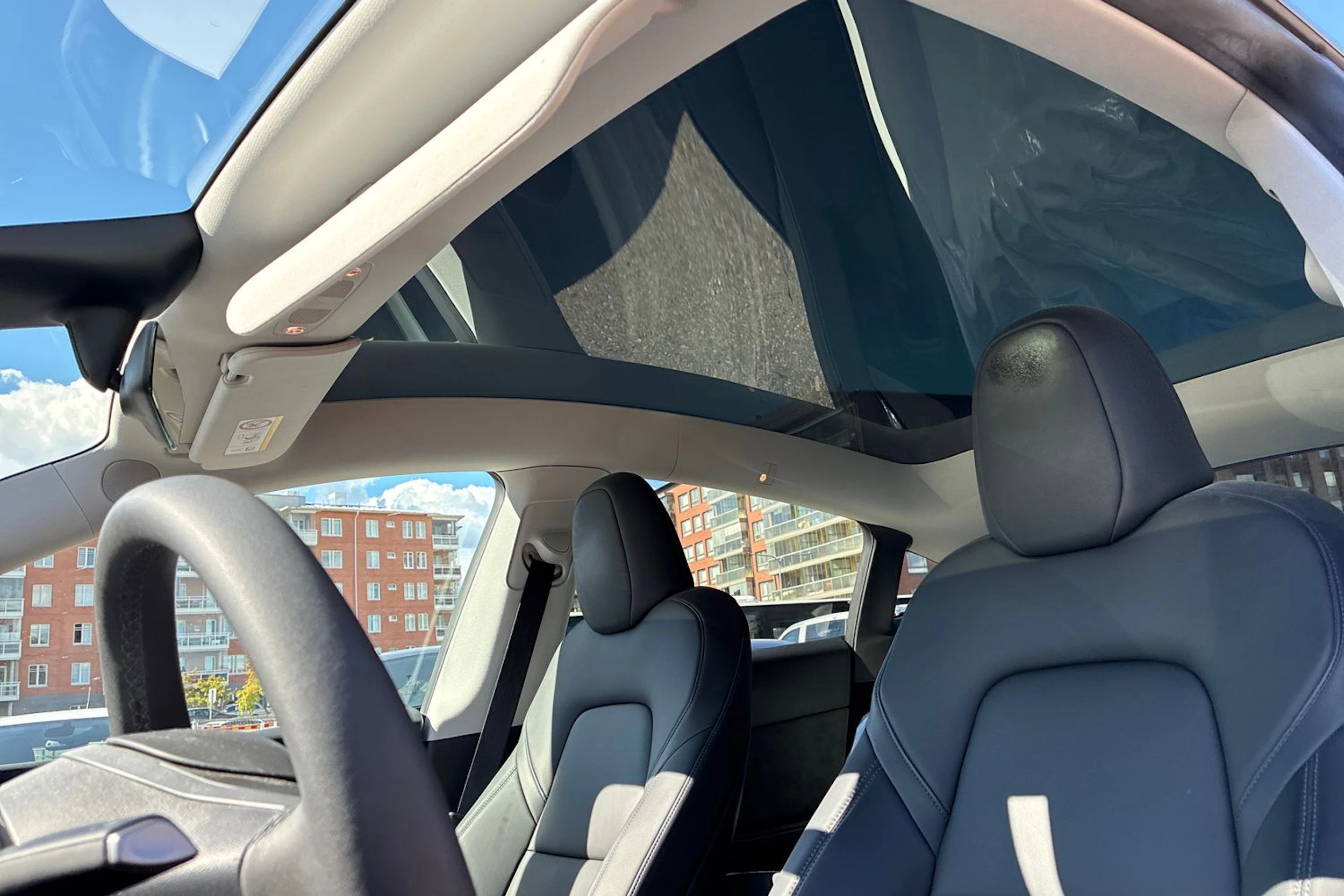 musta Tesla Model Y 2023 kuva 4.