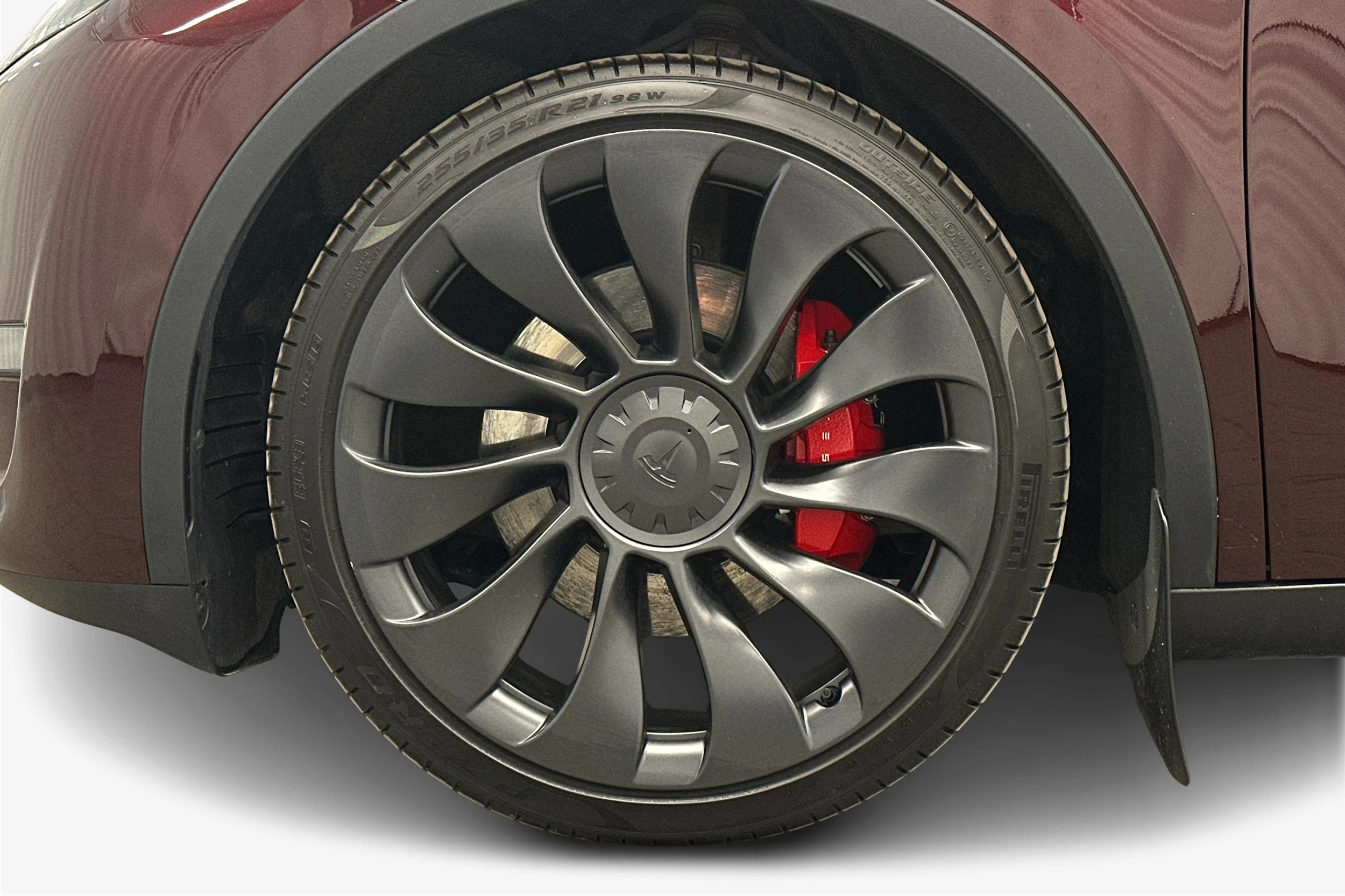 punainen Tesla Model Y 2023 kuva 12.