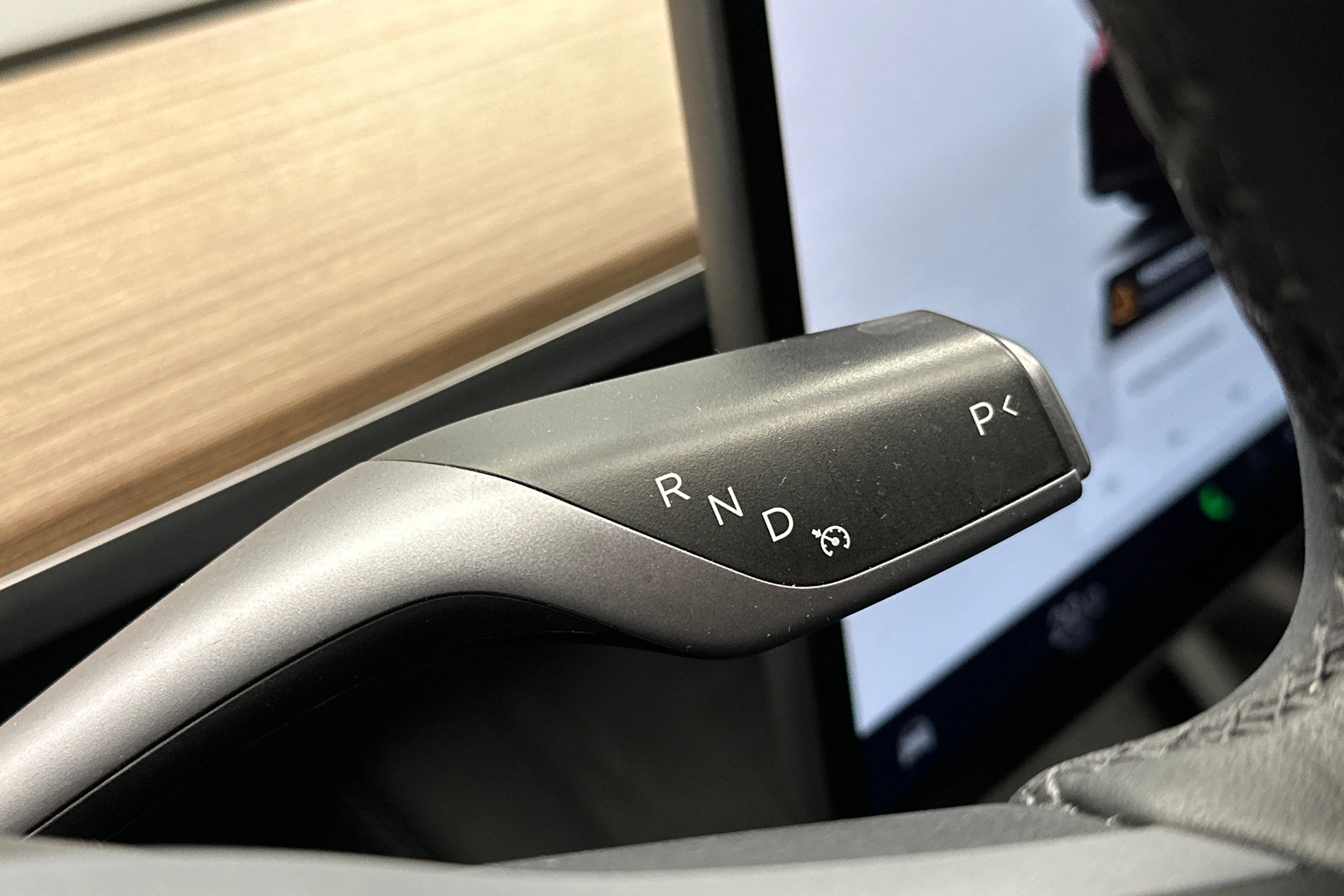 punainen Tesla Model Y 2023 kuva 20.