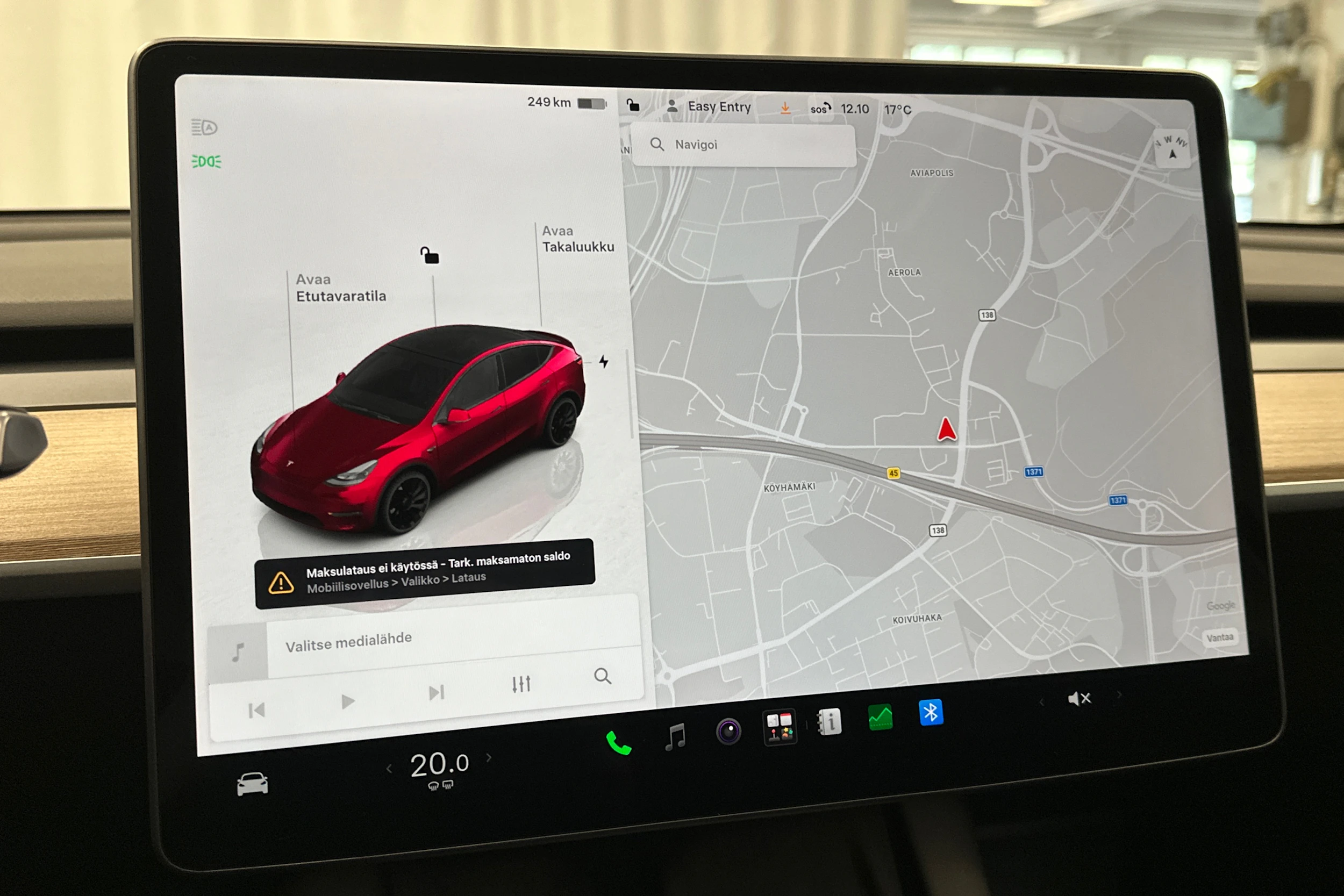punainen Tesla Model Y 2023 kuva 21.