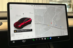 punainen Tesla Model Y 2023 kuva 21.