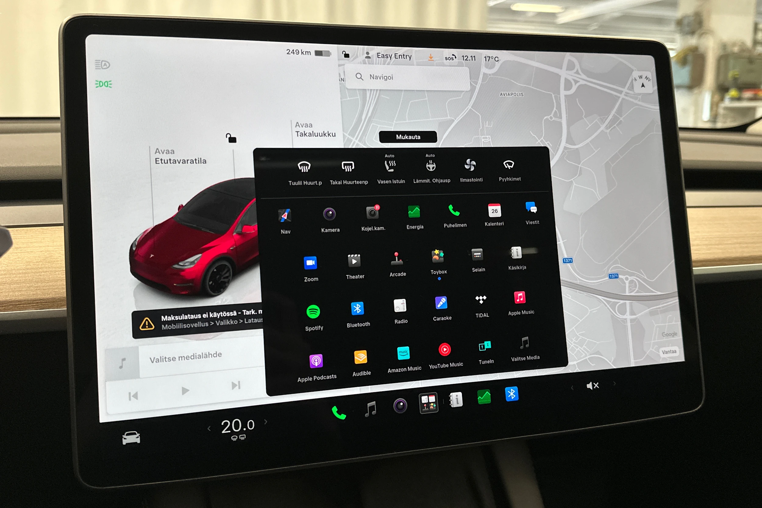 punainen Tesla Model Y 2023 kuva 27.
