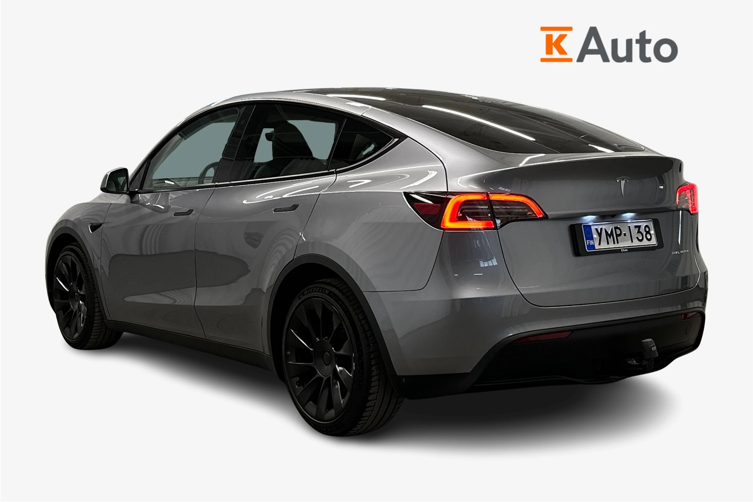 harmaa Tesla Model Y 2023 kuva 3.
