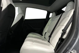 harmaa Tesla Model Y 2023 kuva 11.