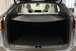 harmaa Tesla Model Y 2023 kuva 15.