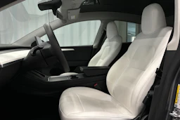 harmaa Tesla Model Y 2023 kuva 17.