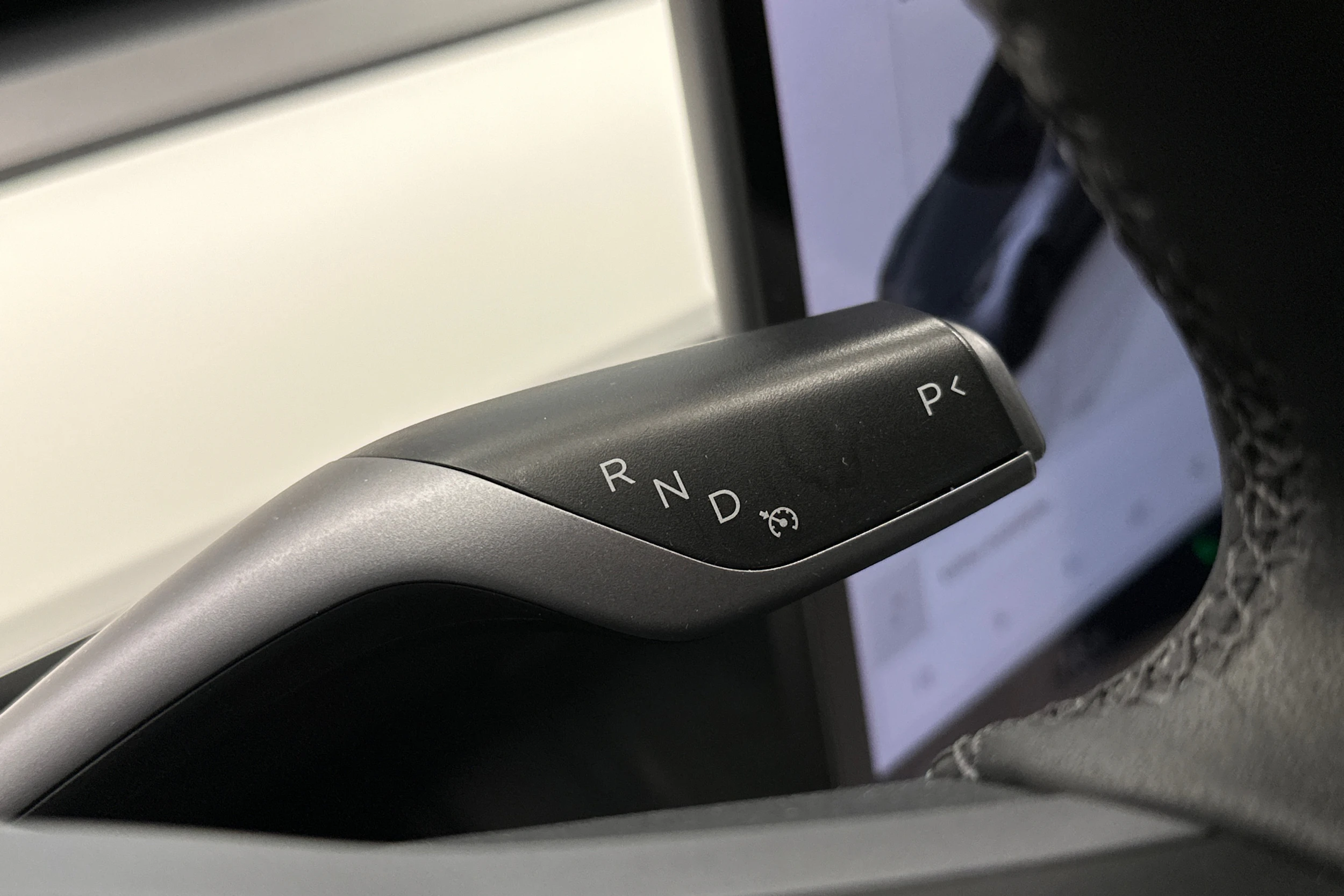 harmaa Tesla Model Y 2023 kuva 20.
