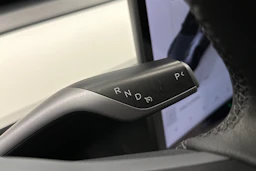 harmaa Tesla Model Y 2023 kuva 20.