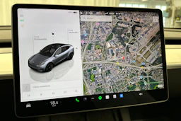 harmaa Tesla Model Y 2023 kuva 21.