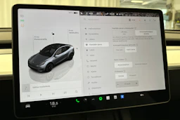 harmaa Tesla Model Y 2023 kuva 22.