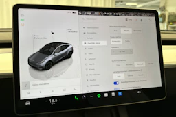harmaa Tesla Model Y 2023 kuva 23.
