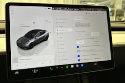 harmaa Tesla Model Y 2023 kuva 24.