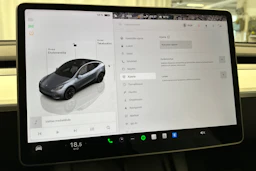 harmaa Tesla Model Y 2023 kuva 25.