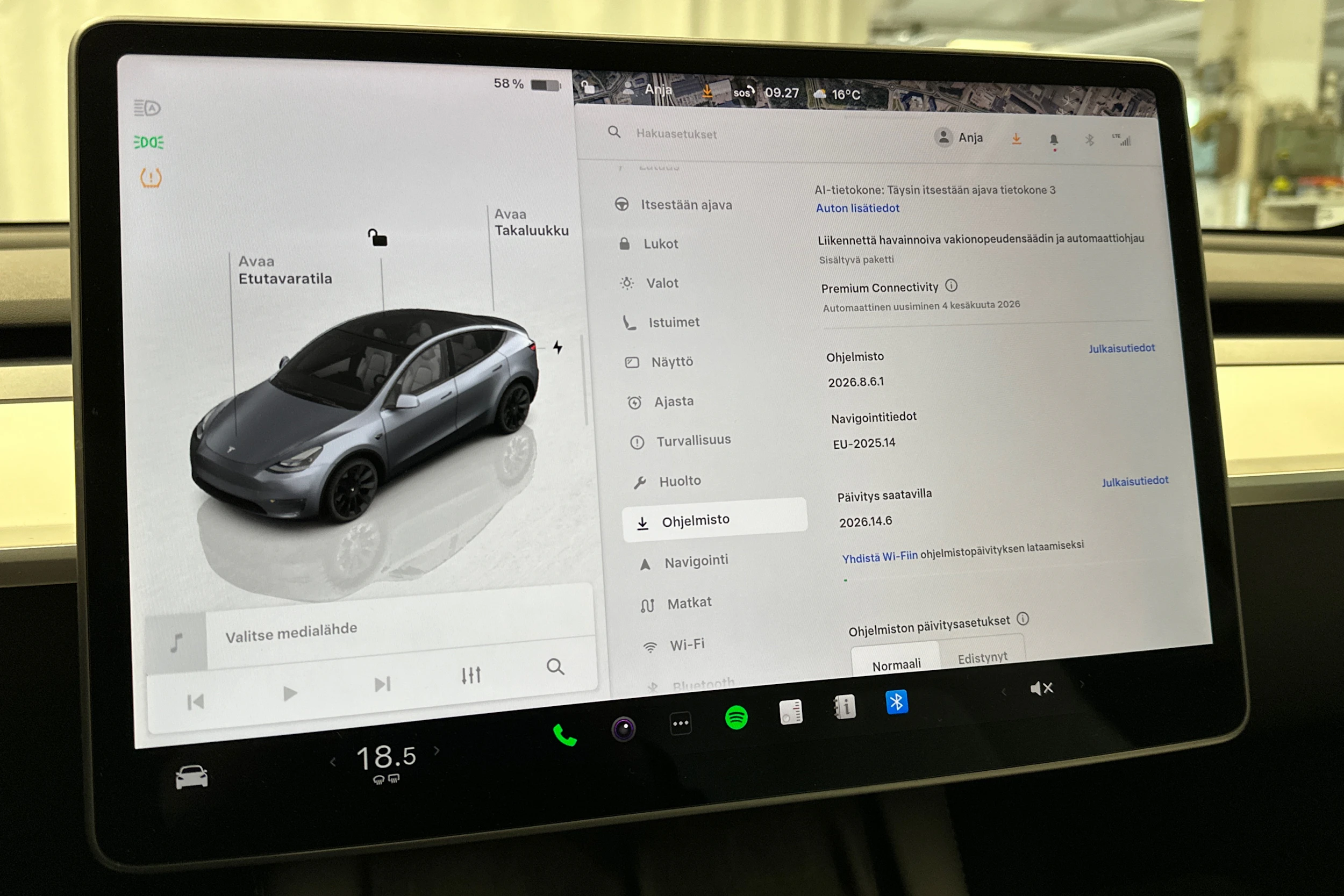 harmaa Tesla Model Y 2023 kuva 26.