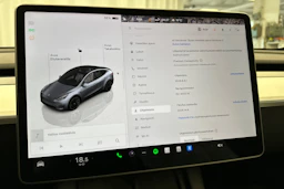 harmaa Tesla Model Y 2023 kuva 26.